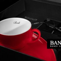 Červený šálek BANDI 280 ml z velké sady kávového porcelánu BANDI