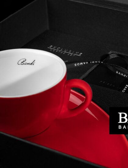 Červený šálek BANDI 280 ml z velké sady kávového porcelánu BANDI